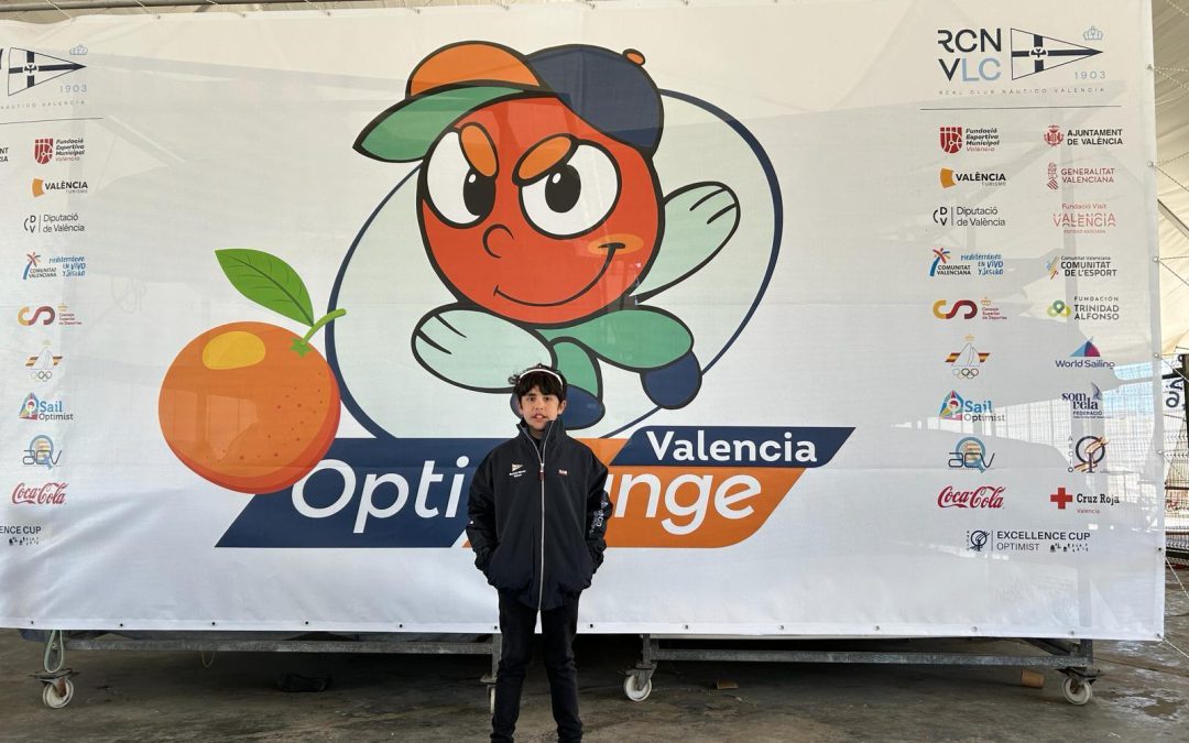 Alberto Medina, en Alicante con el equipo de Optimist de la Real Federación Canaria de Vela