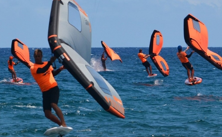 Clases de wingfoil en el Club de Mar Radazul