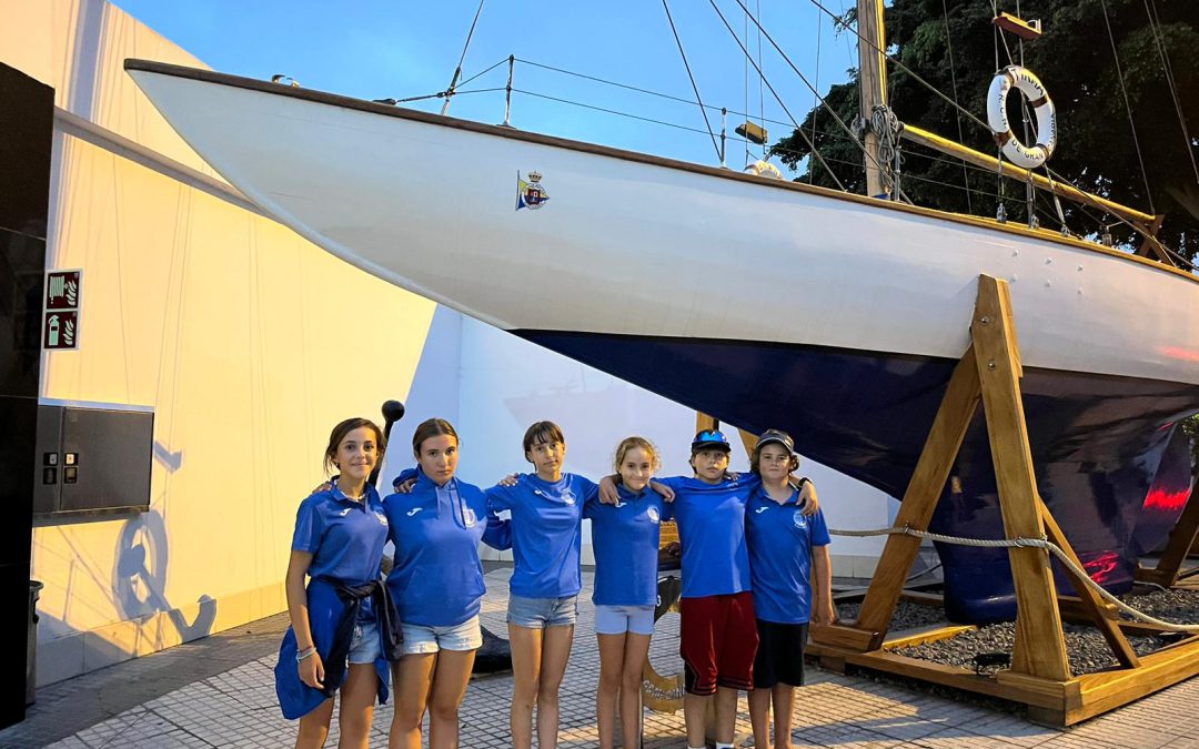 El equipo de Optimist del Club de Mar Radazul completa el Trofeo UNICEF