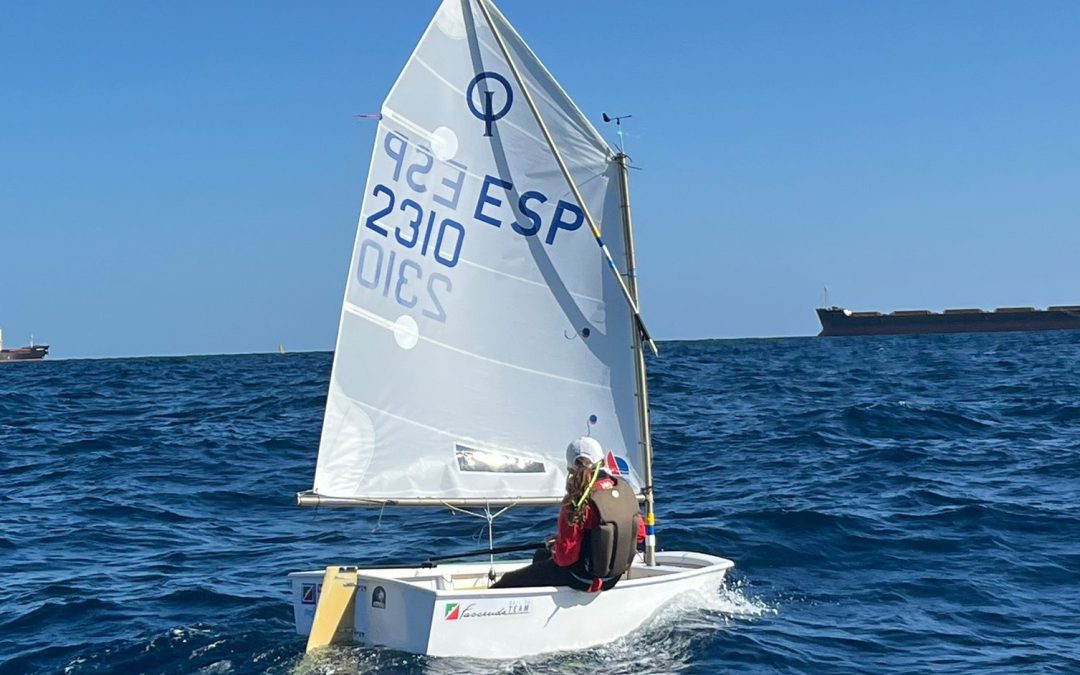 Los Optimist del Club de Mar Radazul despidieron 2024 tomando parte en el Trofeo AECIO