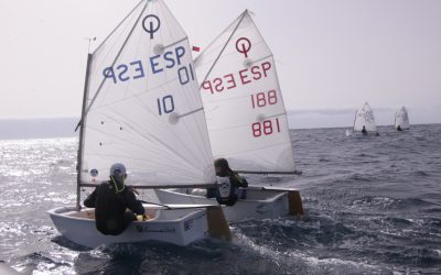 La flota de Optimist del Club de Mar Radazul, al Campeonato de Canarias