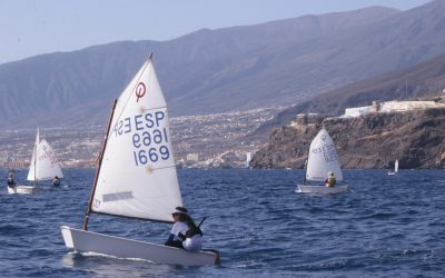 Los regatistas del Club de Mar Radazul inician el año compitiendo en dos frentes